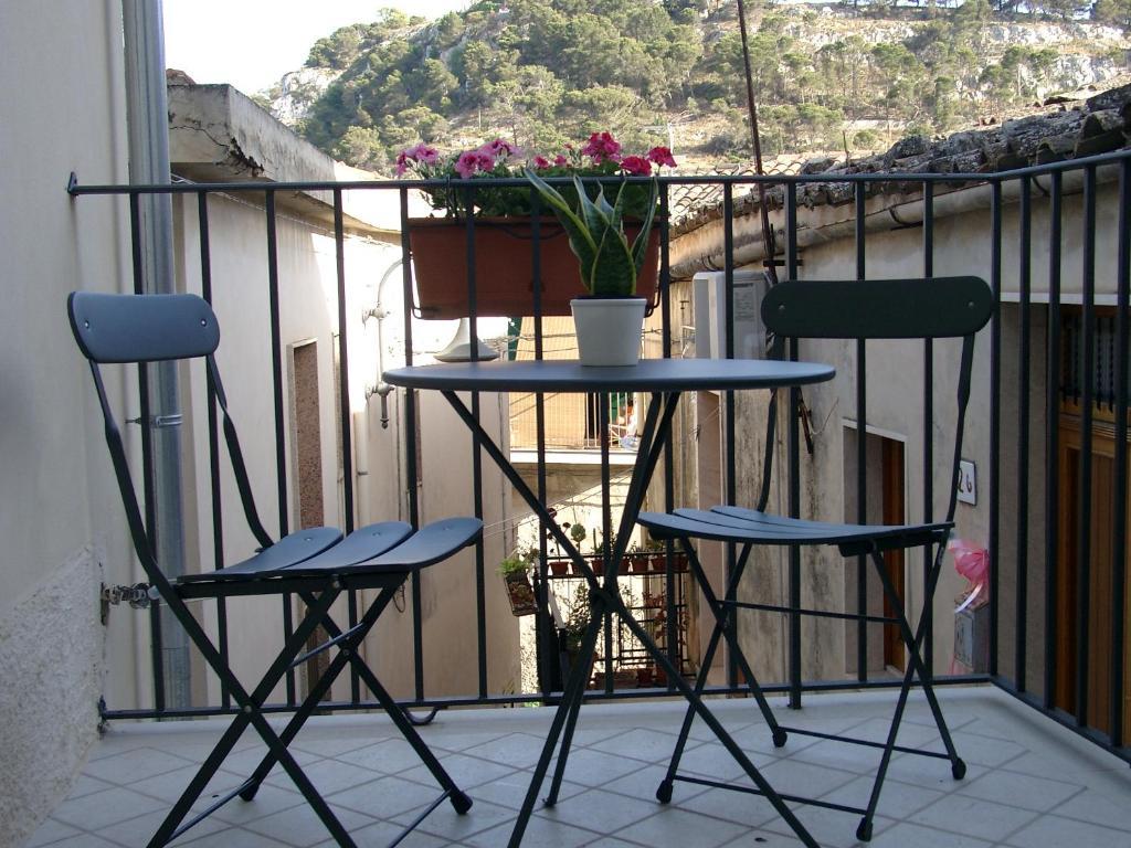 Chicchi Di Melograno Bed & Breakfast Modica Rom bilde